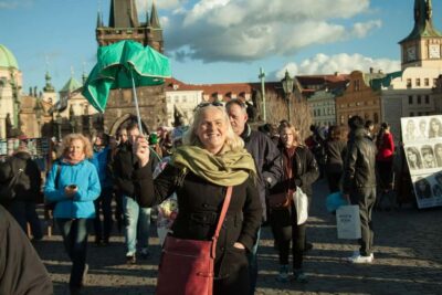 Prague: Prague Castle & Charles Bridge – guided tour in German - Lesser Town tram ride: saving time and energy the smart way