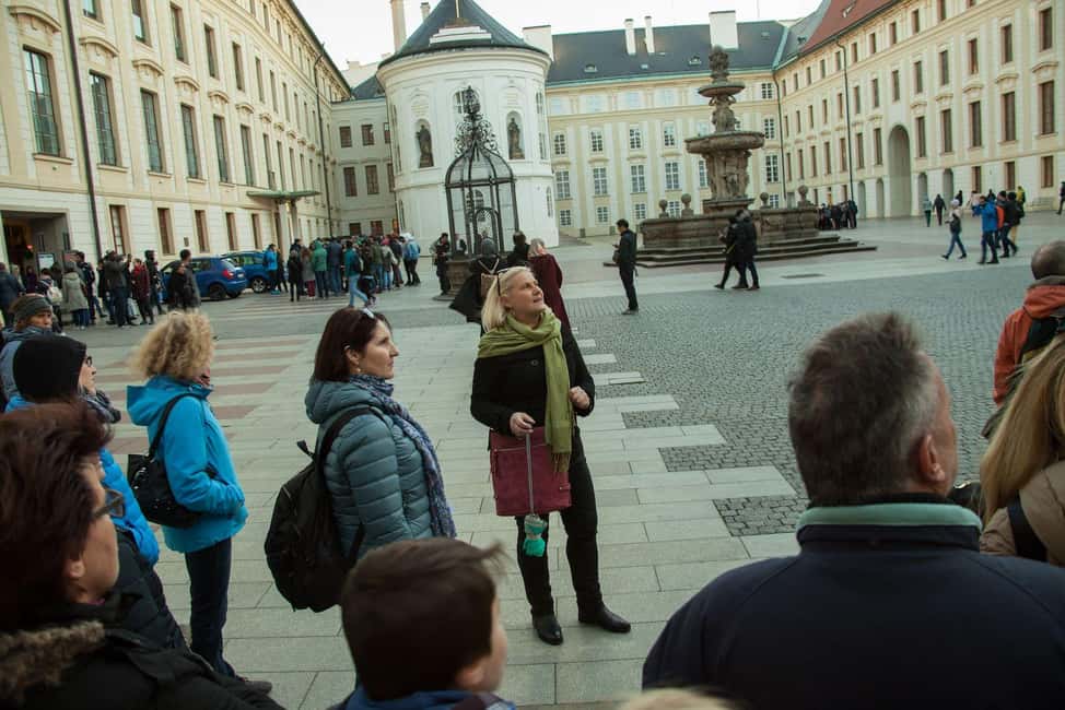 Prague: Prague Castle & Charles Bridge – guided tour in German - Royal Garden to the castle courtyards: the calm side of the hill