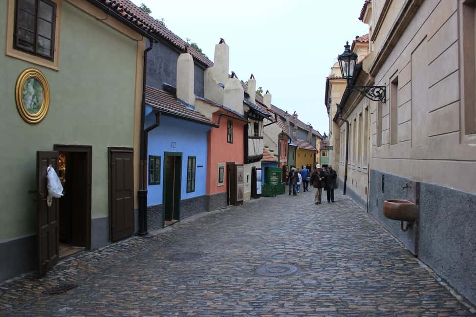Prague: Prague Castle & Charles Bridge – guided tour in German - A few smart planning tips before you go