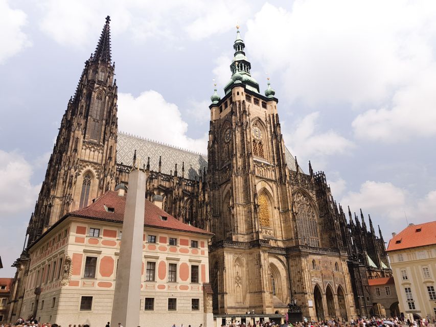 Prague: Prague Castle, Jewish Quarter, Clock Tower Admission - Old Jewish Cemetery and the feeling of place
