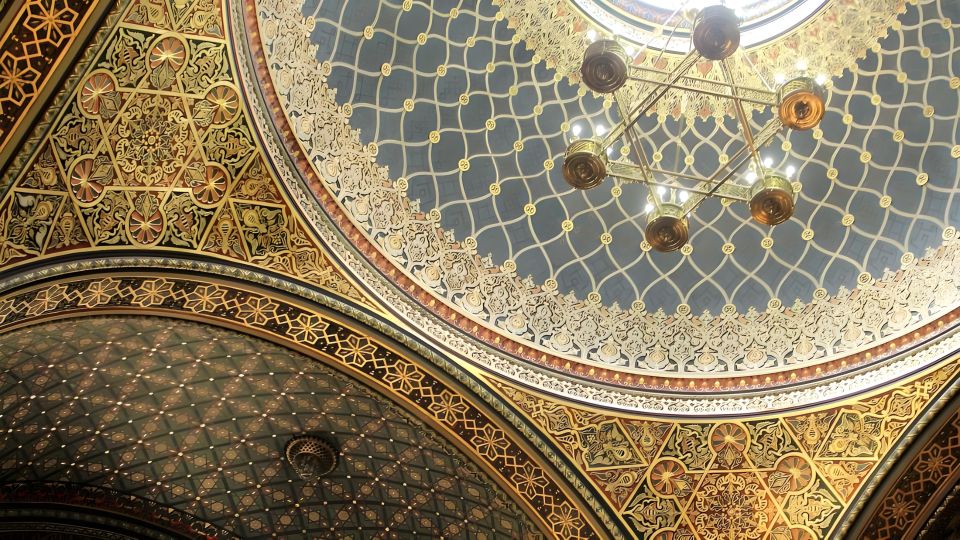Prague: Prague Synagogues & the Jewish Cemetery Guided Tour - Old Jewish Cemetery and the Ceremonial Hall: When the Stone Counts for You