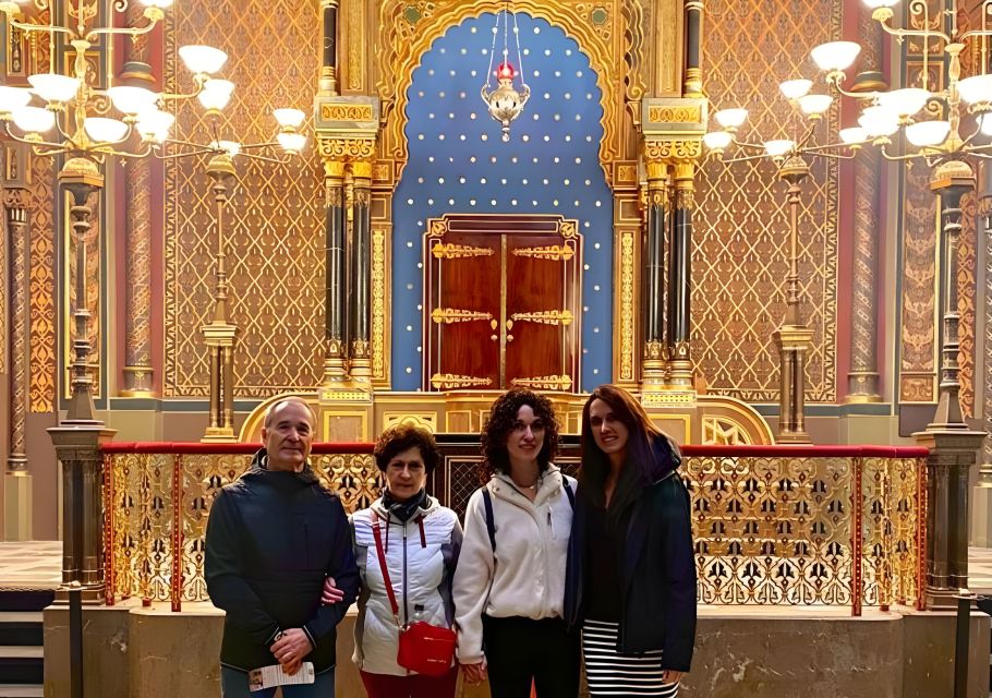 Prague: Prague Synagogues & the Jewish Cemetery Guided Tour - Old-New Synagogue and the Spanish Synagogue: Closing With a Masterpiece