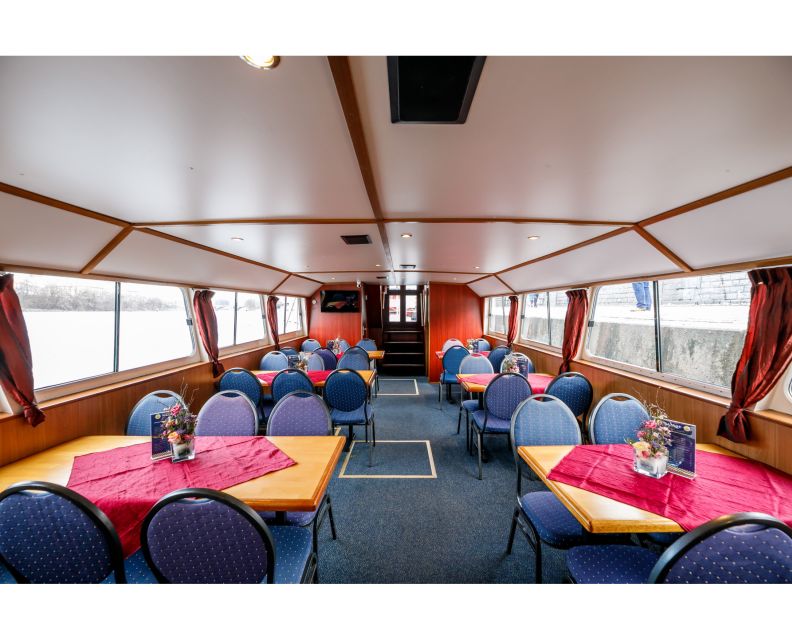 Prague: Private Beer Boat Cruise with Unlimited Beer - A realistic note on river-boat hiccups