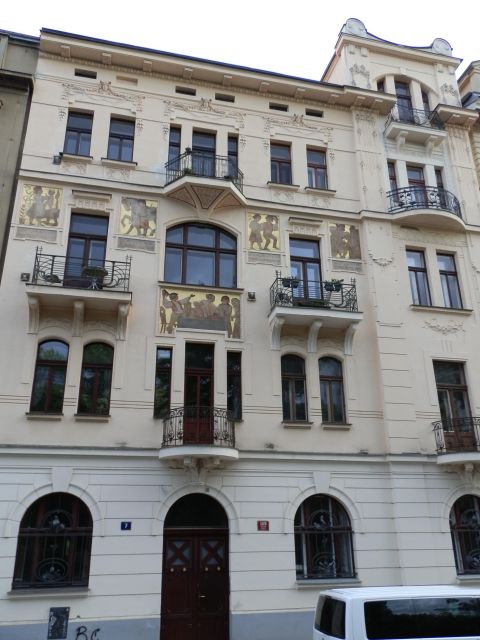 Prague: Private Prague Art Nouveau and Cubism Tour - Three Cubist Houses and the lesson of hard angles