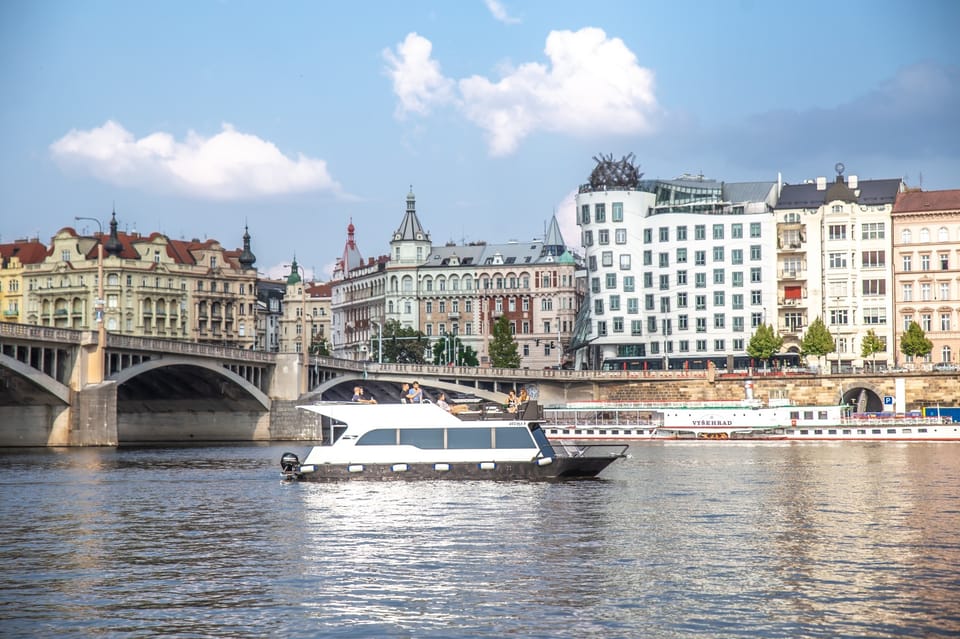Prague: Private River Cruise with Unlimited Beer or Prosecco - Getting to Yachtboat One at Výtoň: where to meet and how boarding feels