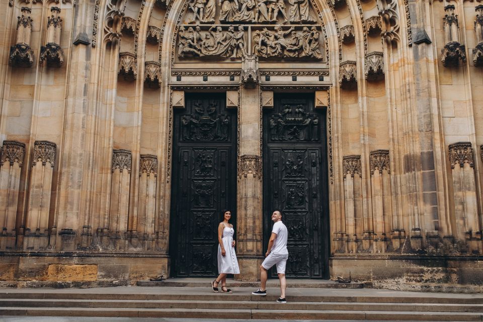 Prague: Professional Photoshoot at Prague Castle - Prague Castle photos that feel easy, not awkward