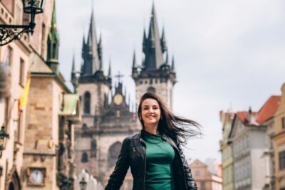 Prague: Professional Photoshoot in the Old Town - Meeting outside Hard Rock Cafe: simple start, clear handoff