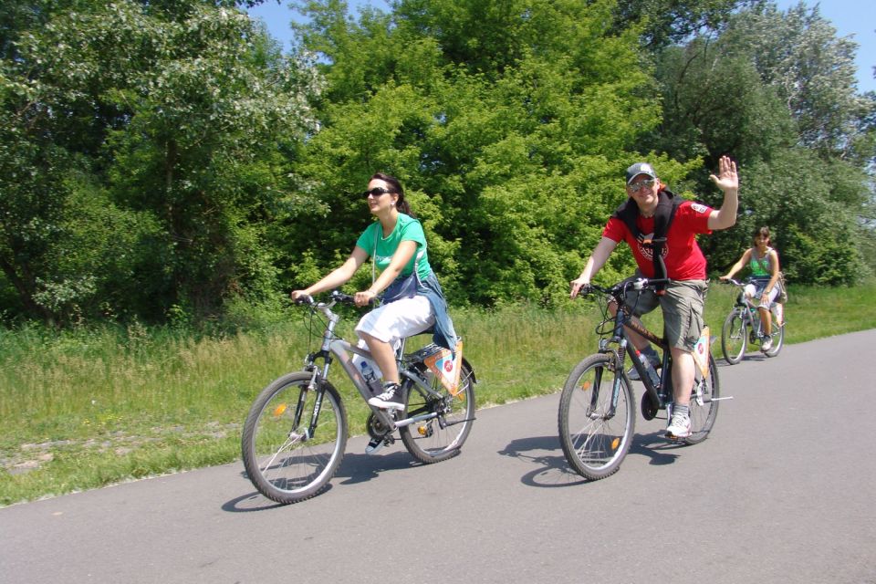 Prague: River & Park Bike Tour to Troja Chateau - From Dlouhá to the Vltava: Getting rolling the easy way