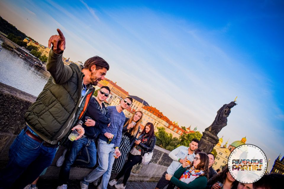 Prague Riverside Parties Tour - Dinner near Charles Bridge: Australian meat or vegetarian pies