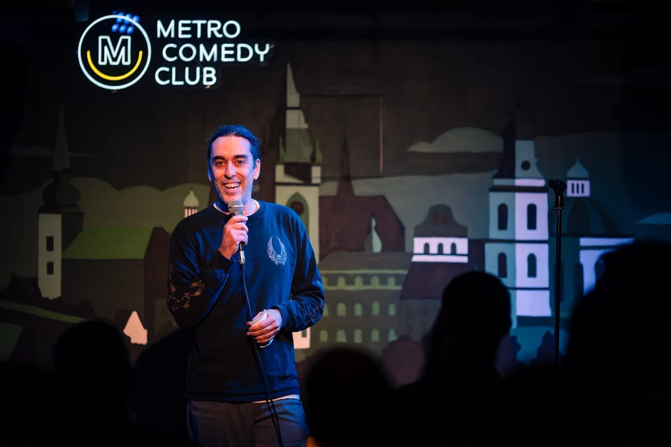 Prague: Saturday Stand-Up Comedy Night in English - Metro Comedy Club near Charles Bridge: a dedicated room for stand-up