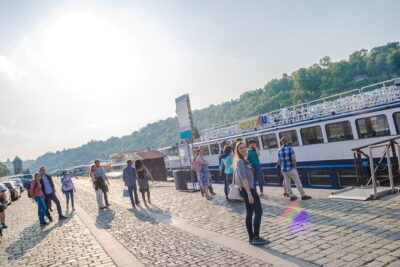 Prague: Sightseeing Boat Cruise with Buffet Dinner - Getting on the Classic River: Pier 17 Timing Tips