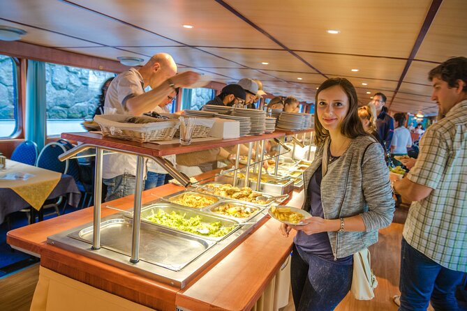 Prague: Sightseeing Boat Cruise with Buffet Dinner - Wi‑Fi and the Audio Guide: How to Make It Work