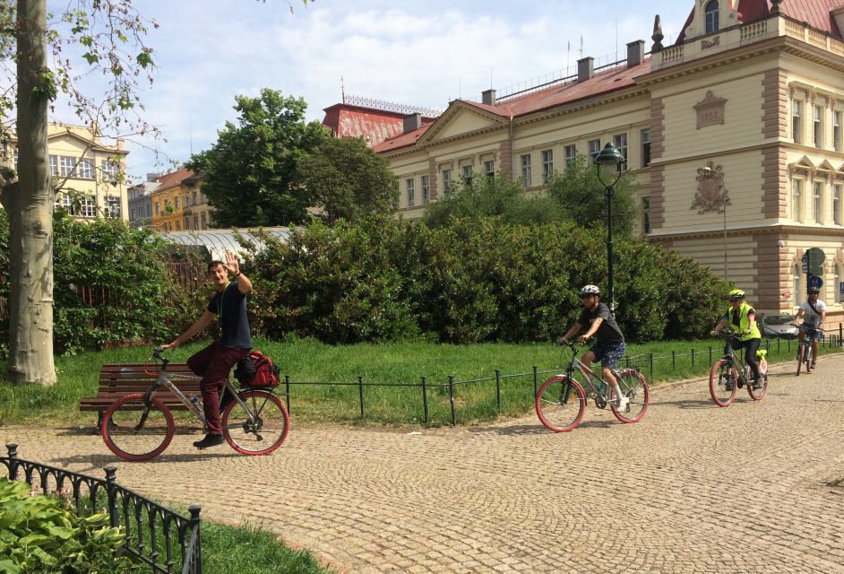 Prague: Stunning Viewpoints, Castle, City & Park E-Bike Tour - Over Hlávkův Most: start with the river and get your bearings