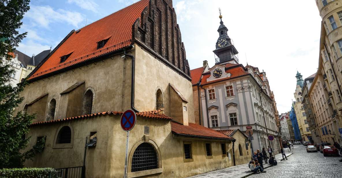 Prague: Synagogues and Jewish Quarter Private Walking Tour - Don’t skip the Old-New Synagogue: what to do with one more stop