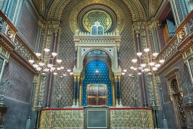 Prague: Synagogues and Jewish Quarter Private Walking Tour - Meeting up at your hotel: how the 150 minutes actually feel