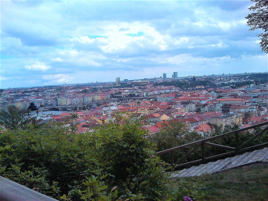 Prague: Tailored Sightseeing Tour in French - The Walk Itself: On Foot, Outdoor Only, and Built for 2 Hours