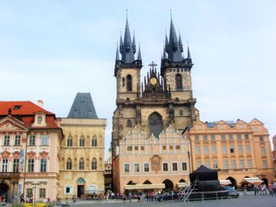 Prague: Tailored Sightseeing Tour in French - Where the Tour Starts: Hotel Pickup or Central Squares