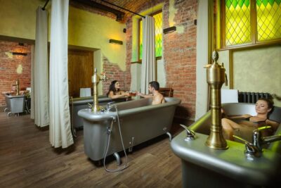 Prague: The Largest Beer SPA with Unlimited Beer Consumption - Your 60-Minute Rhythm: Check-In, Locker Space, and the Beer Soak