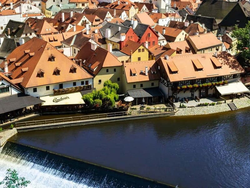 Prague: Transfer to Vienna via fabulous Cesky Krumlov - Lunch hour in local pubs: how to make it work with limited time