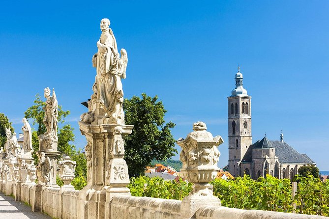 Prague-Vienna One-Way Sightseeing Day Tour - Guides, Comfort, and the Private-Van Advantage