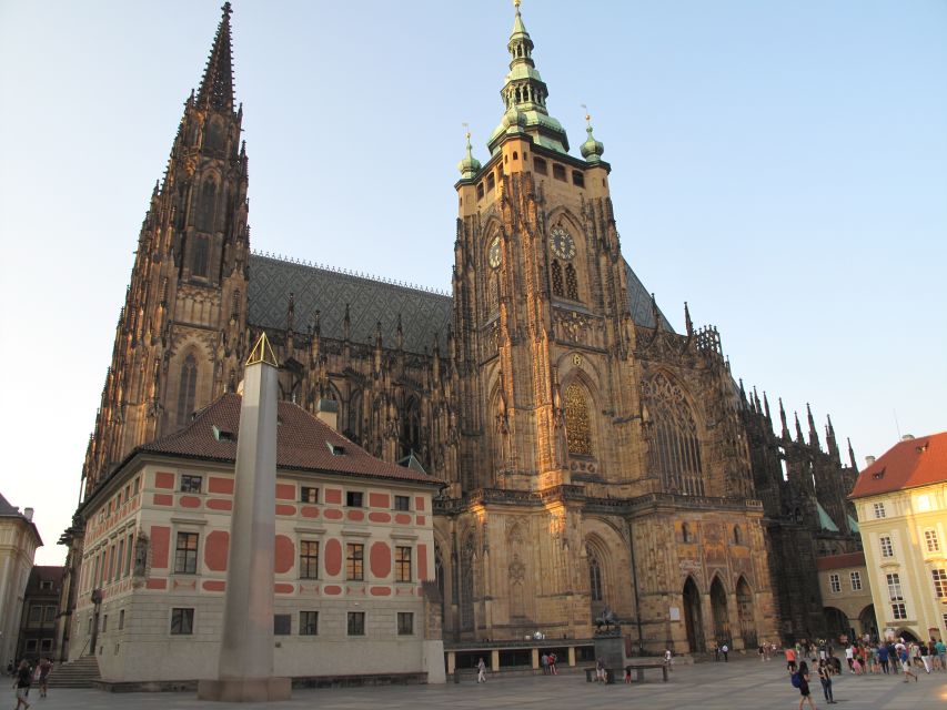 Prague: Vintage Car Ride and Walking Tour - Old Town Square finish: how to use the ending well