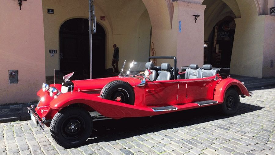 Prague: Vintage Car Ride and Walking Tour - Price and value: what $341 buys you
