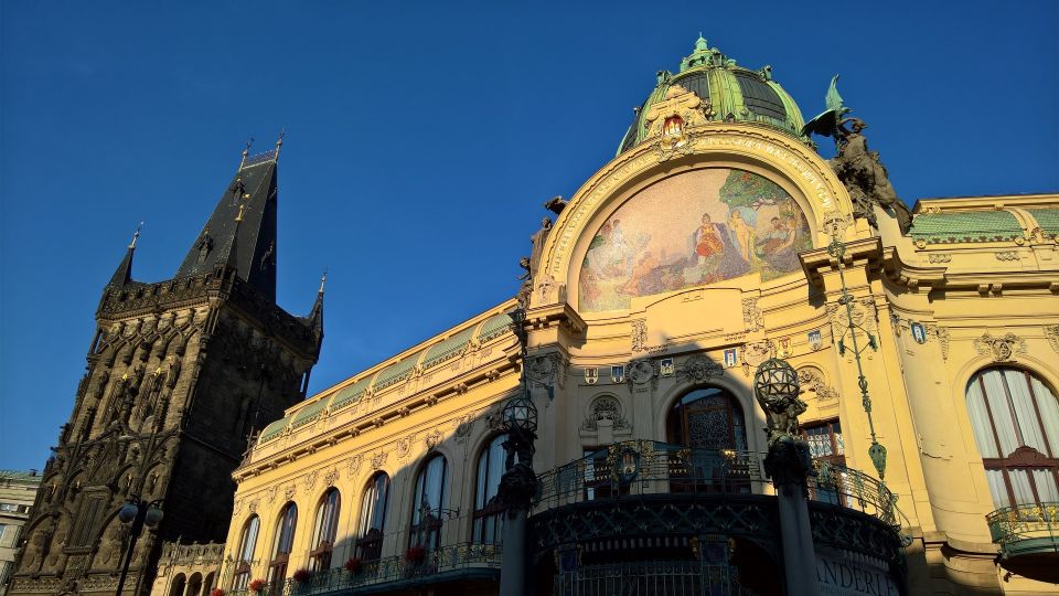 Prague: Vintage Car Ride and Walking Tour - Getting out at Prague Castle: the moment the tour turns serious