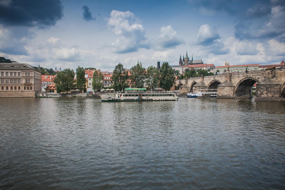 Prague: Vltava River Evening Dinner Cruise - A 110-Minute Vltava Dinner Cruise From Lodě Bevents