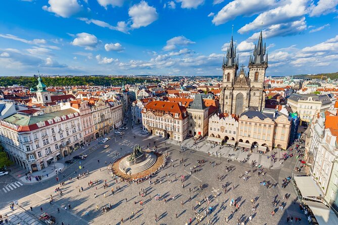 Prague Walking Tour 2,5h (Old Town, Jewish Quarter and Charles bridge) - Old Town Square and the astronomical clock area: the 15 minutes that matter