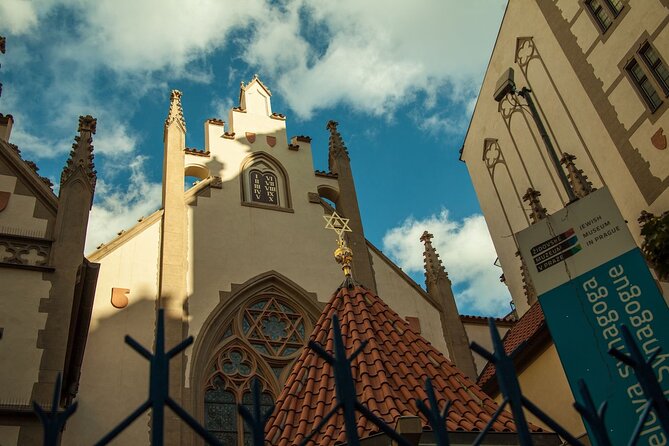 Prague Walking Tour in German: Old Town and Prague Castle - Old Town on Foot: Getting Oriented Without Overload
