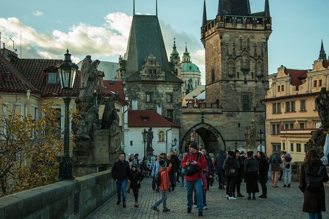 Prague Walking Tour in German: Old Town and Prague Castle - Prague Castle Compounds Access: What You’ll Get and What You Won’t
