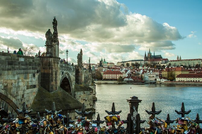 Prague Walking Tour in German: Old Town and Prague Castle - Pace, Shoes, and Why the Small Group Size Helps