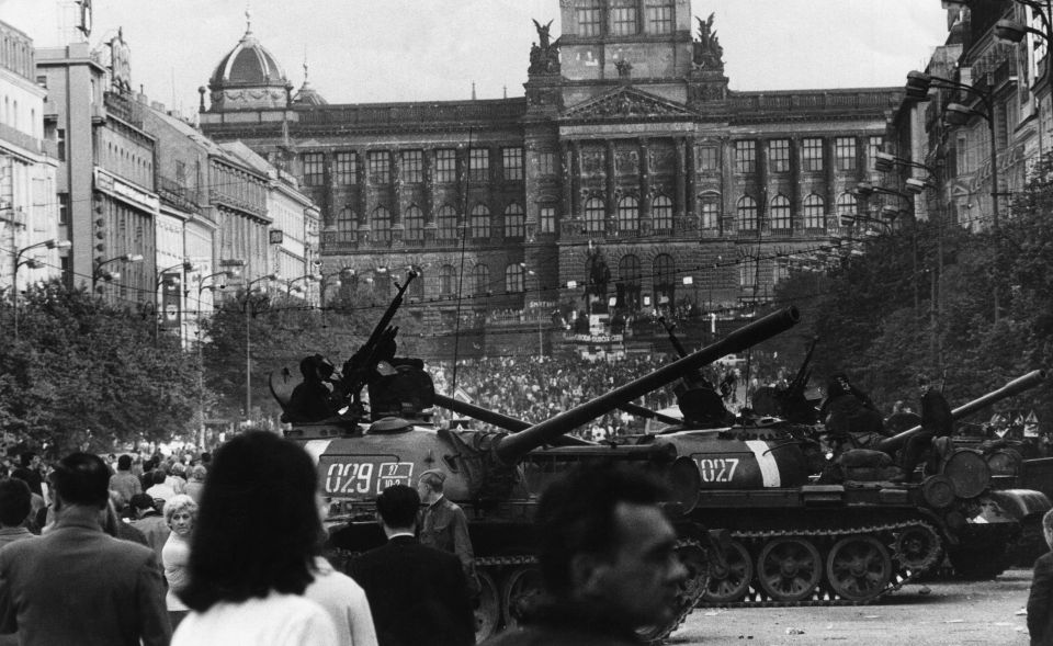 Prague: World War II and Communist History Tour - How guides keep you moving: humor, clarity, and Q&A that doesn’t feel rushed