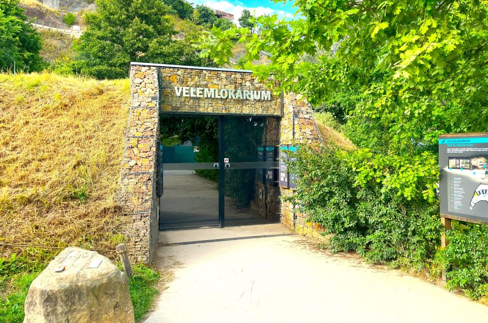 Prague Zoo Online Audio Guide (No ticket) - The zoo scale: why an audio guide helps at Troja