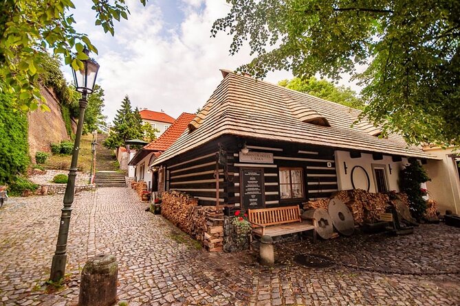 Prague's charming old places tour in Russian language - Old Town Square, the Astronomical Clock, and the 3pm moment