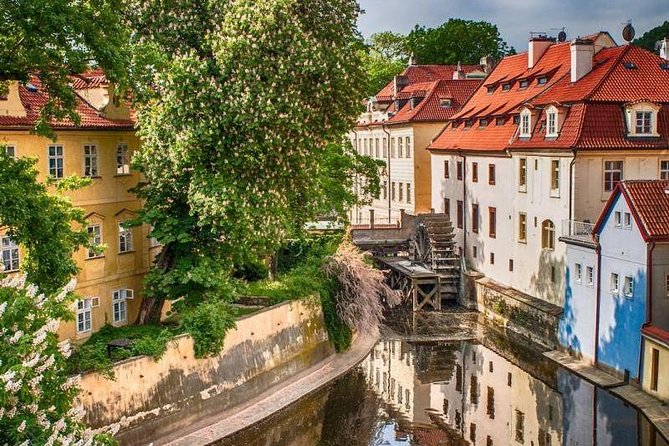 Prague's charming old places tour in Russian language - Charles Bridge from the Old Town side and the walk down to Kampa
