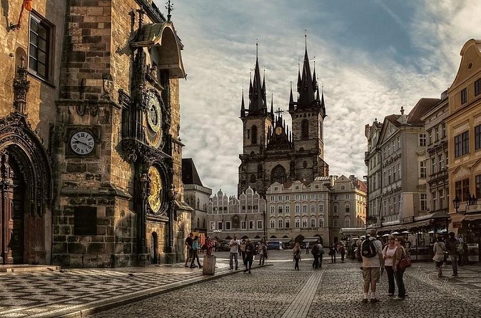Private 4-hour City Tour of Prague with driver & official guide w/ Hotel pick up - Dancing House: Modern Prague Gets a Short, Fun Moment