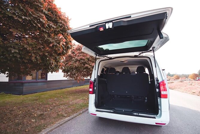 Private ARRIVAL Transfer by MINIVAN Mercedes Vito 8+1pax - What a 40-Minute Transfer Really Means for Your First Day