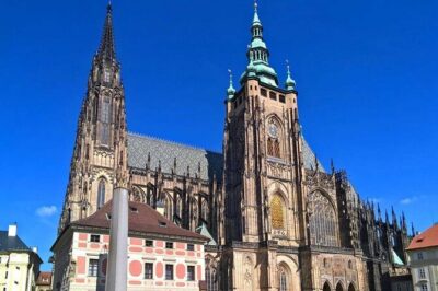 Private Custom Tour: Half-Day Tour of Prague Castle and Old Town - Private pickup and getting around in a Mercedes