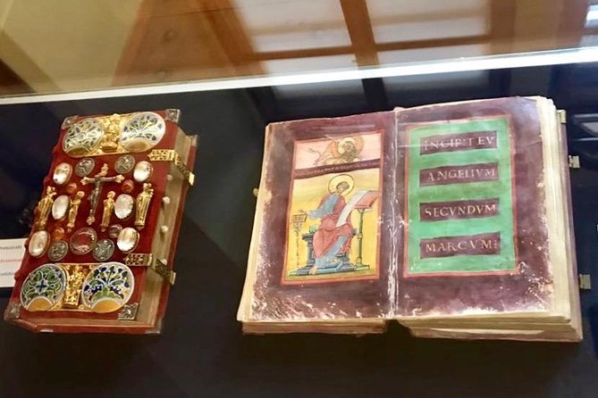 Private Custom Tour of Strahov Library and Prague - Who should book this private Strahov Library tour?
