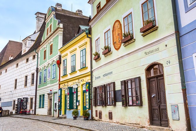 Private Luxury Transfer to Cesky Krumlov from Prague - Should You Book This Private Prague-to-Cesky Krumlov Transfer?