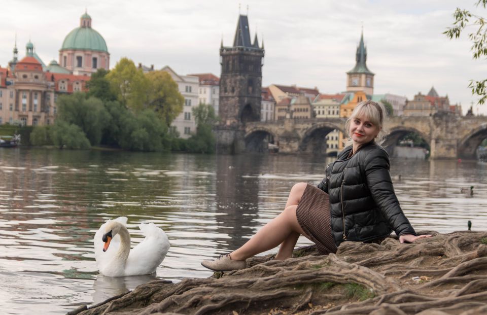 Private photoshoot in Prague - Charles Bridge, Malá Strana, or Kampa Island: finishing with the postcard payoff