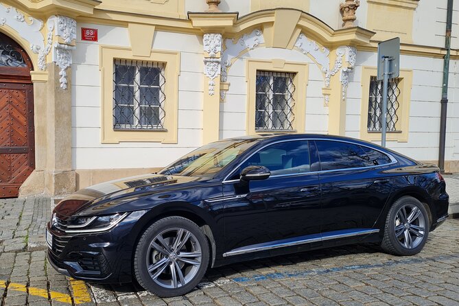 Private Prague Airport Departure Transfer - The drive itself: rest, relax, and keep an eye on timing