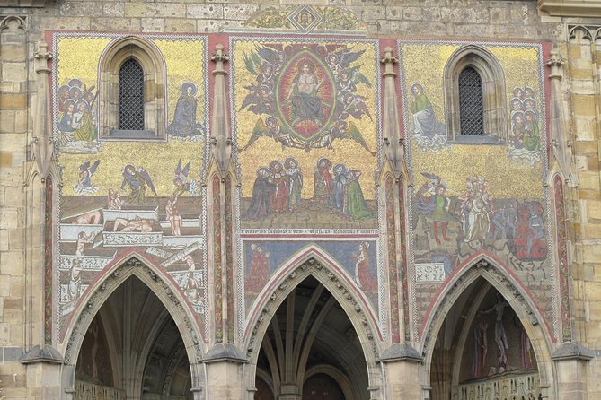 Private Prague Castle Tour with a Czech Guide, meet up at hotel - The guide experience: pacing, language, and crowd smarts