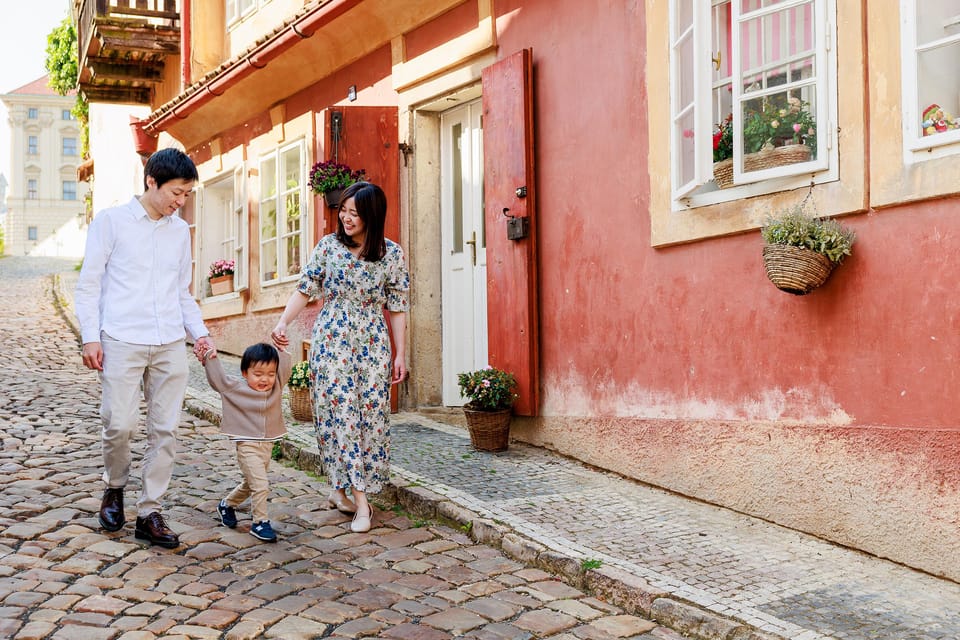Private Prague Sunrise Photoshoot + Walking Tour - Meeting point, pickup, and the comfort of a tiny group