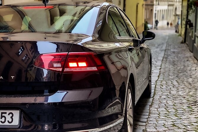 Private ROUND-TRIP (FROM and TO the AIRPORT) by LIMOUSINE 3+1pax - The Hotel Drop-Off in Prague: Door-to-Door Beats “Just One More Step”