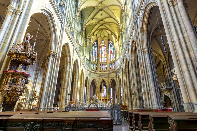 Private Tour of Prague Castle Interiors and Lunch included - 9:30am timing and the pacing trick that saves your energy