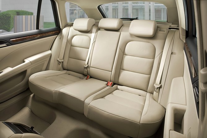 Private Transfer from Prague Airport to Prague City Hotels 1 - 3 pax - The 30-minute ride: WiFi, A/C, and a smoother first step