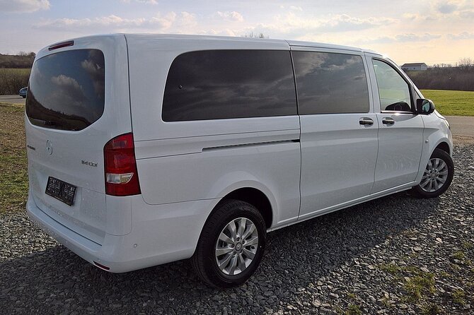 Private Transfer from Prague Airport to Prague City Hotels 1 - 7 pax - Timing, flight delays, and why waiting is part of the deal
