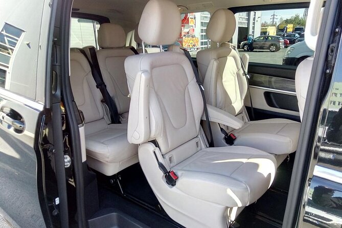 Private Transfer from Prague Airport to Prague City Hotels 1 - 7 pax - The route: what happens between airport and hotel